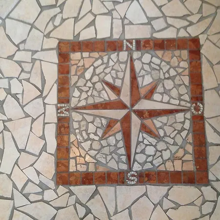 Lichtis Hues Daire *