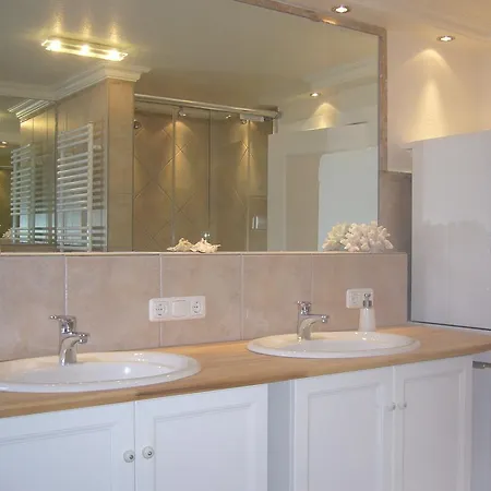 Lichtis Hues Daire *